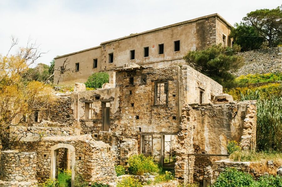 Agios Nikolaos: Boat Trip to Spinalonga with Swim Stop - Meeting your guide languages: English and Dutch live, other languages via audio