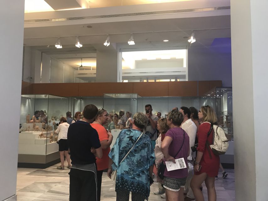 Archaeological Museum of Heraklion: Guided Walking Tour - Entering the building that feels like Minoan, but isn’t