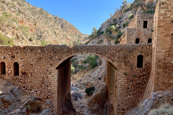 Chania: Hiking through History and Hidden Gems at Katholiko Bay - Guide quality makes a big difference here (and it shows)
