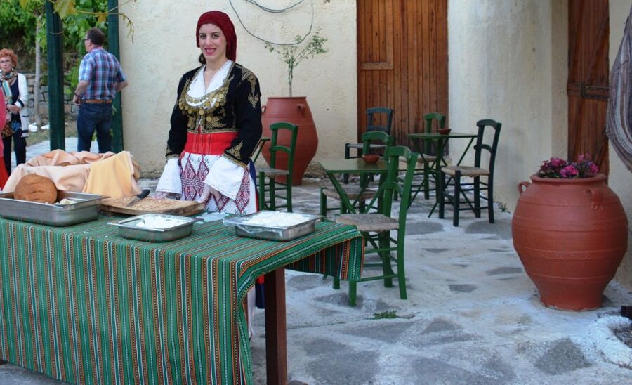 Chania & Rethymno:Cretan Folklore Night Buffet at Argyroupol - Languages and Guidance: You Won’t Feel Lost