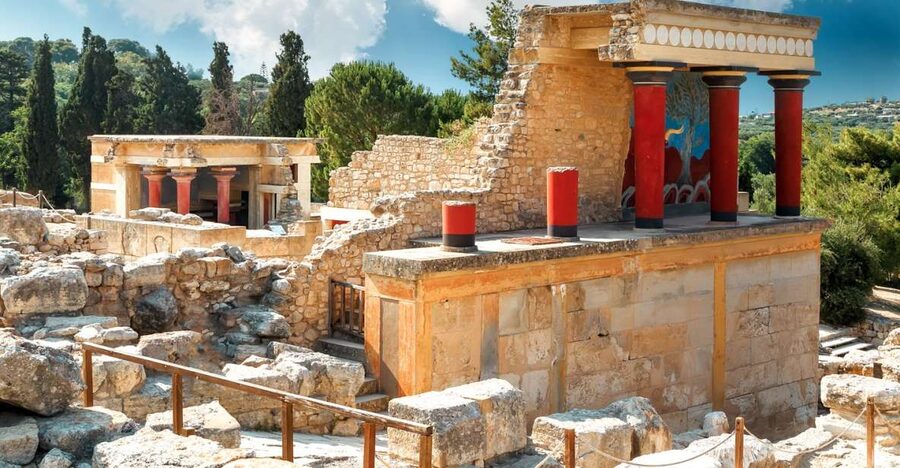 Chania/Rethymno: Knossos Palace & Heraklion City Tour - The drive from Chania or Rethymno: coast time to set the mood