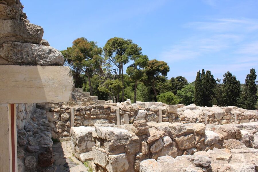 Chania to Knossos Palace- Heraklion City Private Guided Tour - Comfort and flexibility: a 7-seater private car makes a difference