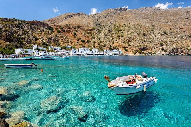 Creta Private Transfer from Heraklion (HER) Airport to Gouves - Premium Car or 8-Seat Van, Choosing the Right Fit for Your Group