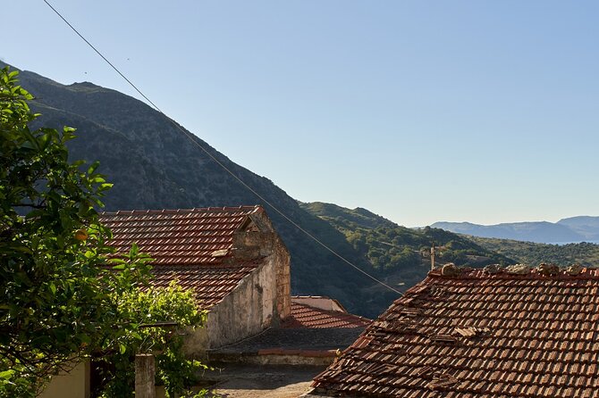 Cretan Night: Dinner & Live Show at Pano Karouzanos Village - What You’ll Eat: Traditional Cretan Food With Real-World Expectations