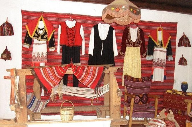 Cretan Night - Live Music and Dance - Dinner buffet with Greek cuisine and included wine, timing matters