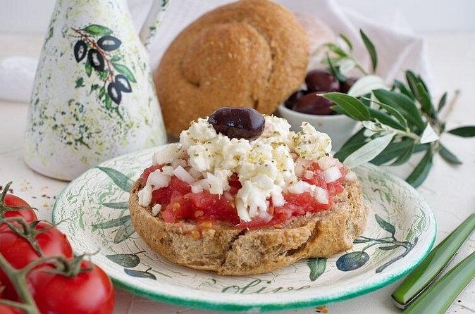 Cretan Night - Live Music and Dance - Small extras, photos, and the wine-cellar stop