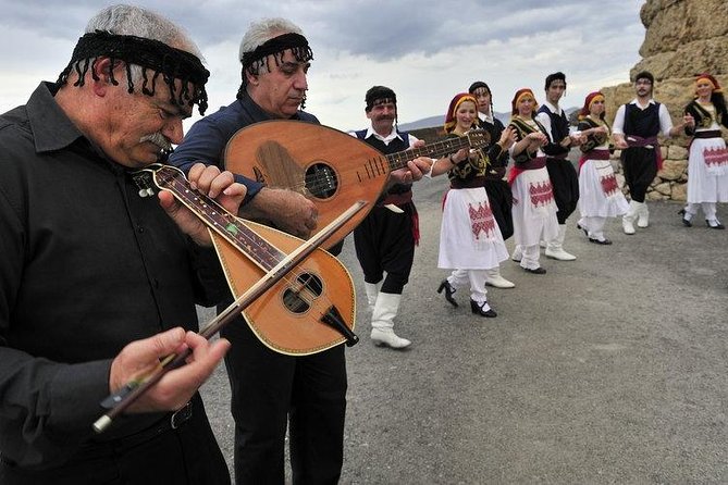 Cretan Night - Live Music and Dance - The live music and dancing, what you’ll notice on arrival