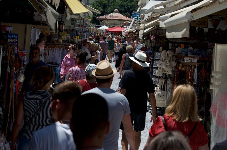 Crete: Day Tour to Heraklion City, Market & CRETAquarium - Heraklion outdoor market: what to buy and how to shop smart
