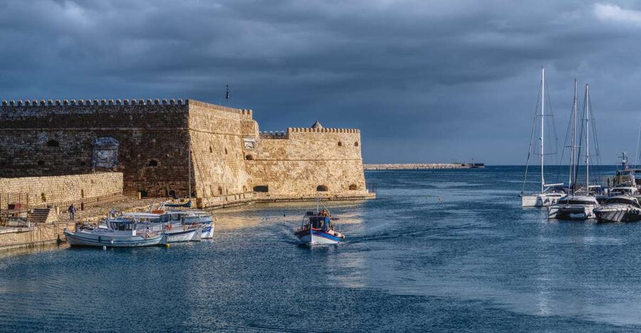 Crete: Heraklion Center, Local Market and Creta Aquarium - Liberty Square and the Venetian Lion Fountain (Morosini) stop