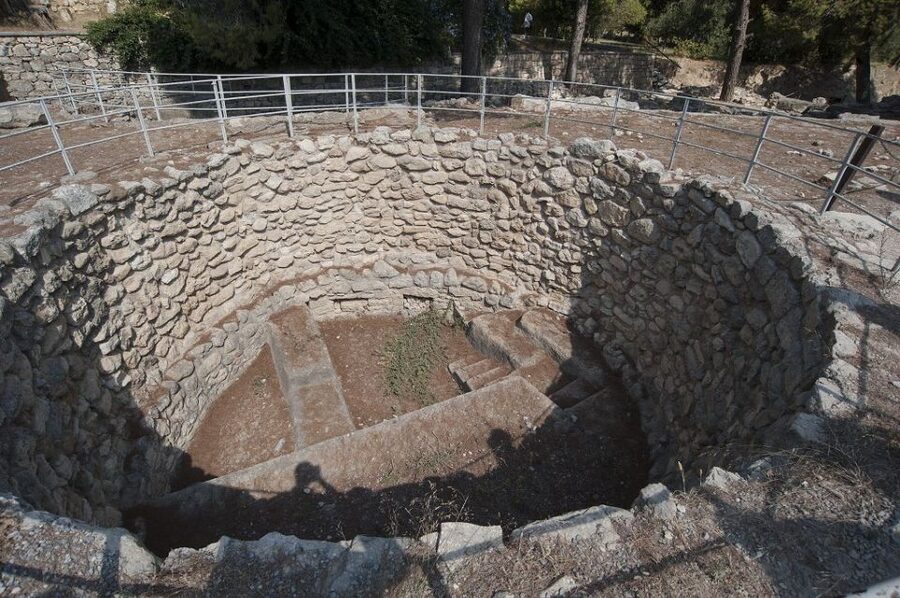 Crete: Knossos Palace and Lassithi Plateau Day Tour - Psychro and the Mythological Park: souvenirs and stories in the same stop
