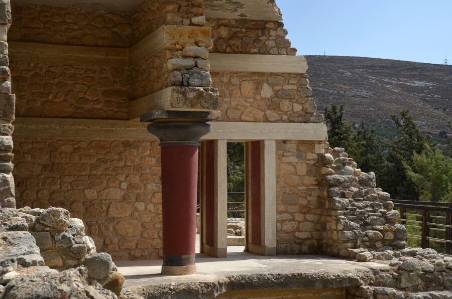 Crete: Knossos Palace & Heraklion Guided Tour - Knossos Palace: The Minoans Make Sense With a Real Guide