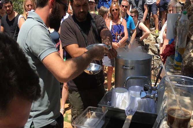 Crete Off-Road & Flavors Safari: Wine, Olive Oil & Mountain Life - Lunch at a Cretan tavern: the payoff meal