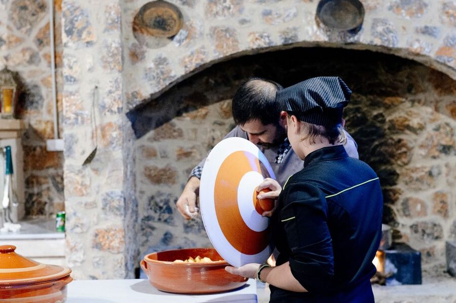 Crete: Olive Oil Factory Tour, Dinner & Traditional Dancing - The buffet dinner in scenic surroundings: what to eat and how to time it