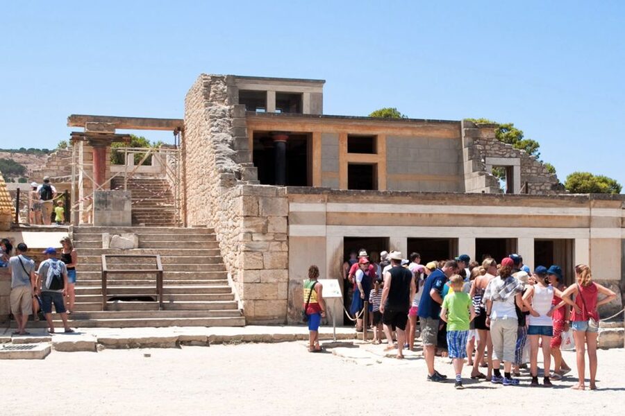 Crete: Palace of Knossos E-Ticket and Audio Guide - Queen’s Megaron: the blue dolphins and the Minoan bathroom story
