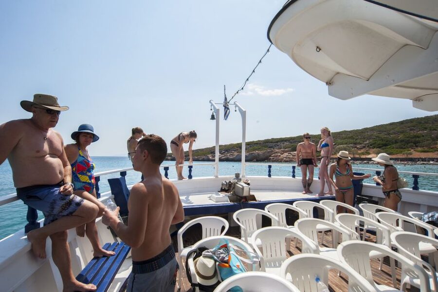 Crete: Spinalonga, Elounda, & Agios Nikolaos Boat Tour & BBQ - How the day tour flows from Heraklion to Mirabello Bay