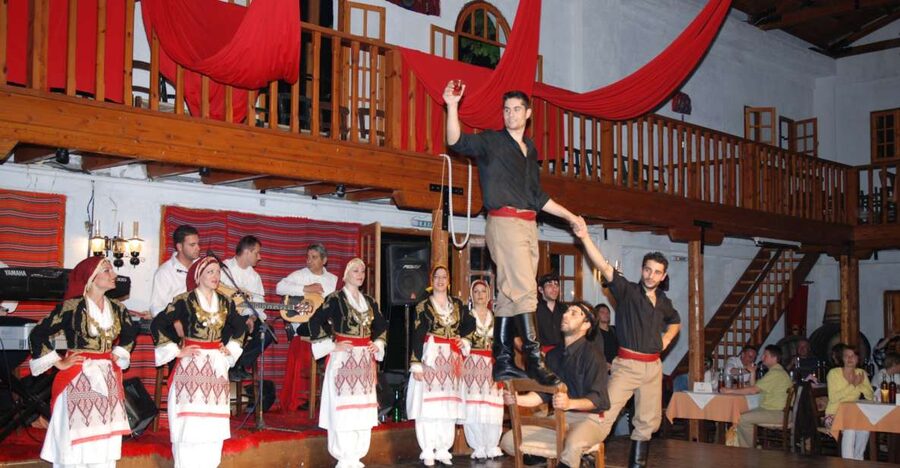 Crete: Traditional Dance Show and Buffet Dinner with Wine - Catch the rhythm, then follow the steps