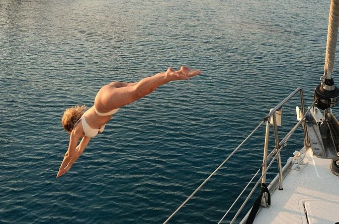 Daily cruises to Dia Island with All -Inclusive Meal and drinks - All-Inclusive Lunch and Unlimited White Wine on Board