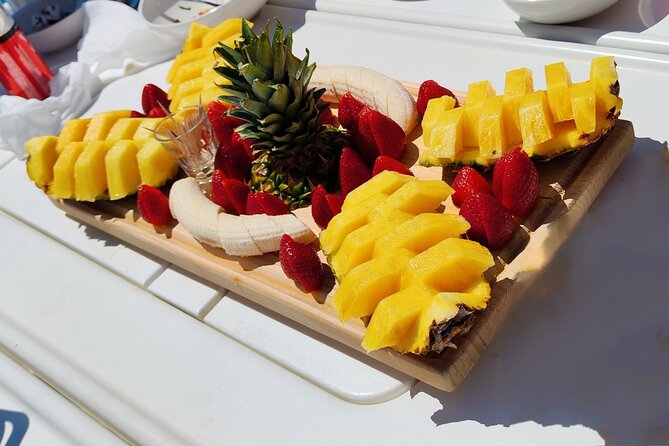 Daily cruises to Dia Island with All -Inclusive Meal and drinks - Crew on the Water: Friendly, Attentive, and Practical