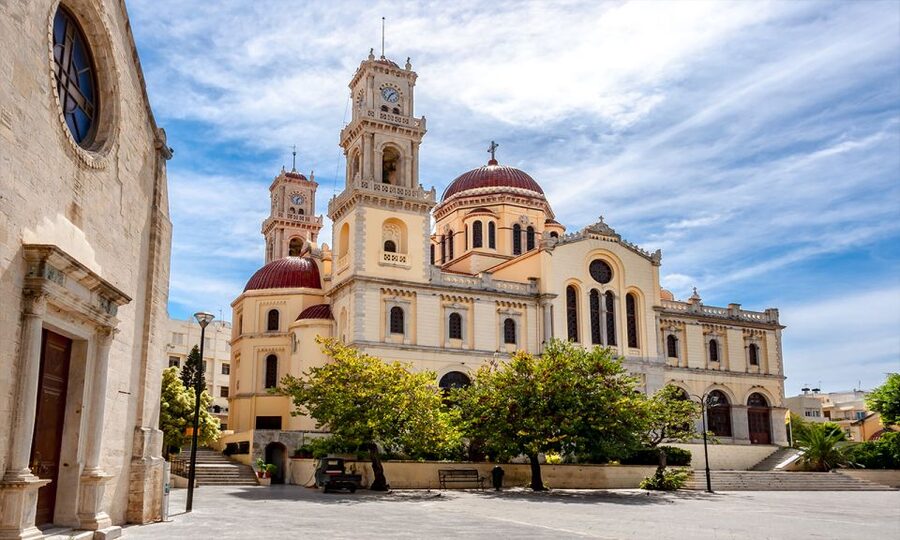 Day Trip To Heraklion City Center & Market & CretAquarium - Hotel pickup, air-conditioned comfort, and how the timing really feels