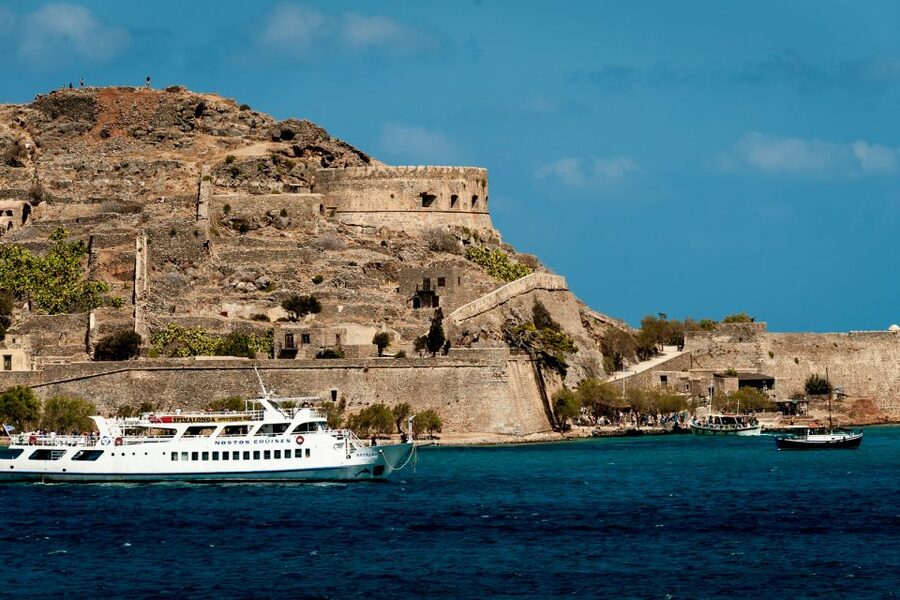 Elounda: Spinalonga Guided Boat Tour with BBQ and Swimming - BBQ lunch and drinks: what you actually get