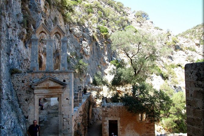 Extraordinary Gems of West Crete - Kournas Lake: a myth-tied reset hour in the middle of the day