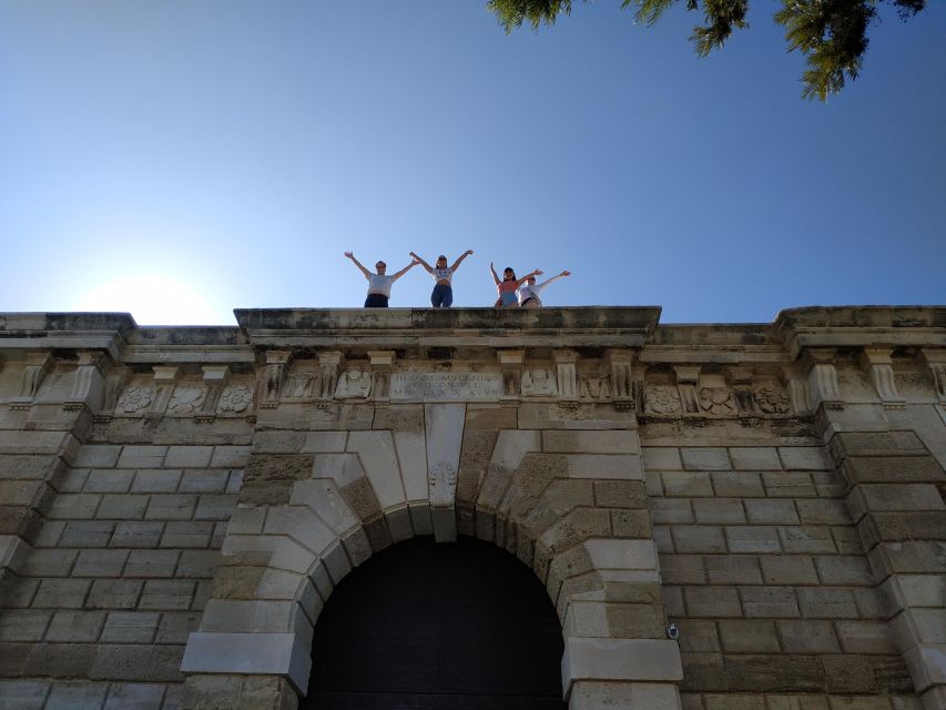 Food tour tasting walking tour - Morosini Lions Fountain: a landmark break with momentum