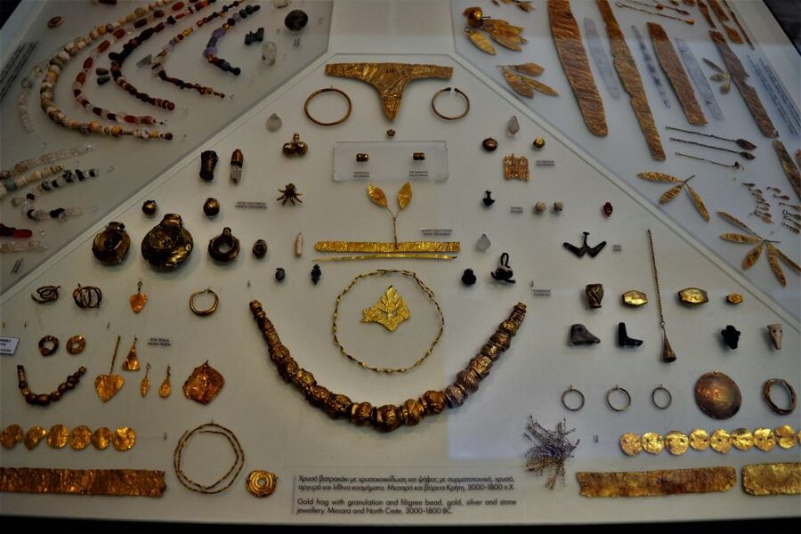From Chania: Full-Day Heraklion Highlights Guided Tour - Archaeological Museum of Heraklion: Where Artifacts Do the Explaining
