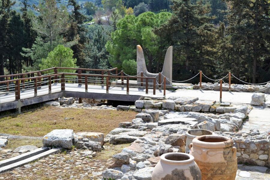 From Chania: Full-Day Heraklion Highlights Guided Tour - Pickup to Knossos: The Drive That Sets Up the Minotaur Story