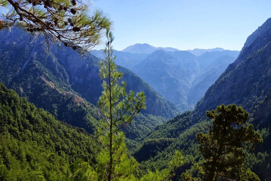 From Chania/Rethymno: Samaria Gorge Easy Way - From Chania or Rethymno: the “southward” drive that sets the tone