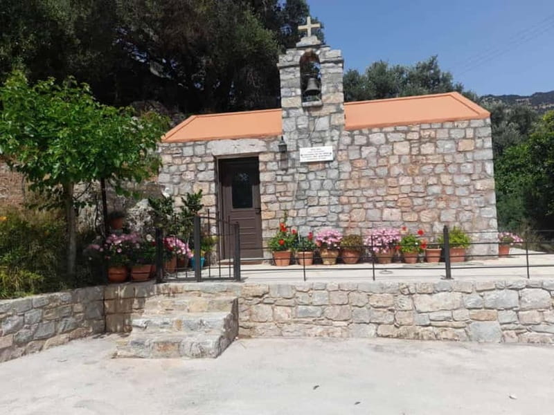 From Georgioupoli: Easy Hiking Day-Trip to Imbros Gorge - Guides and organization: why the day stays comfortable
