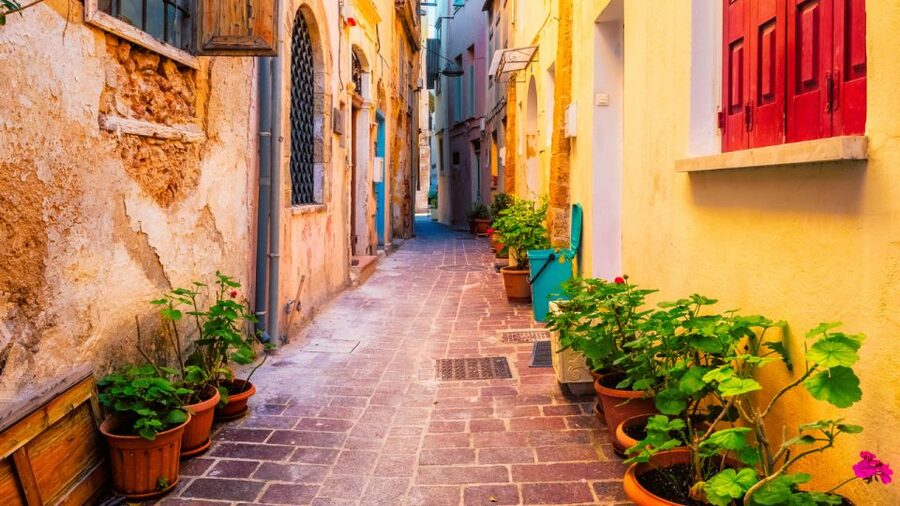 From Heraklion: Chania Town, Kournas Lake, and Rethymno Tour - The guide and coach setup, from multilingual commentary to comfort details