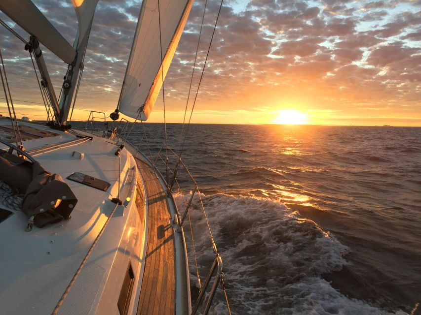 From Heraklion: Dia Island Private Sailing Trip - Food and drinks onboard: what feels included, and what it means
