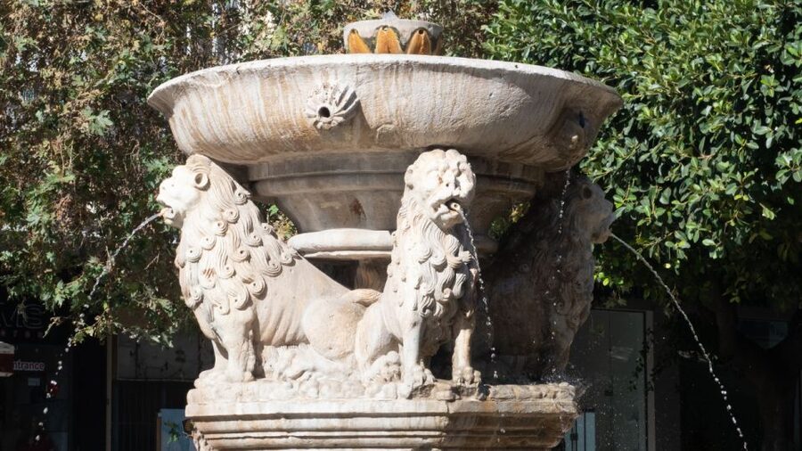From Heraklion: Historical Center City Tour & Knossos Palace - Who should book this tour, and who might want a different plan