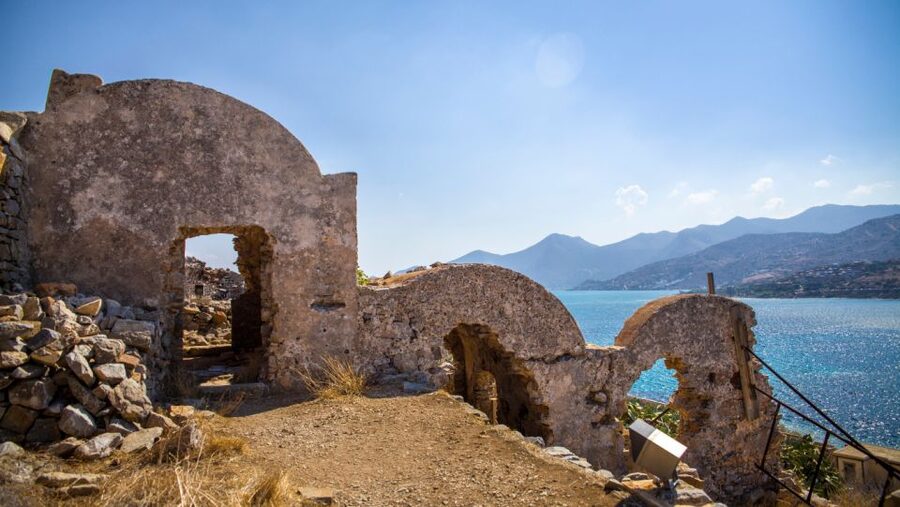 From Heraklion: Spinalonga Guided Tour, Agios Nikolaos & BBQ - Agios Nikolaos Free Time by Lake Voulismeni: A Nice Wind-Down