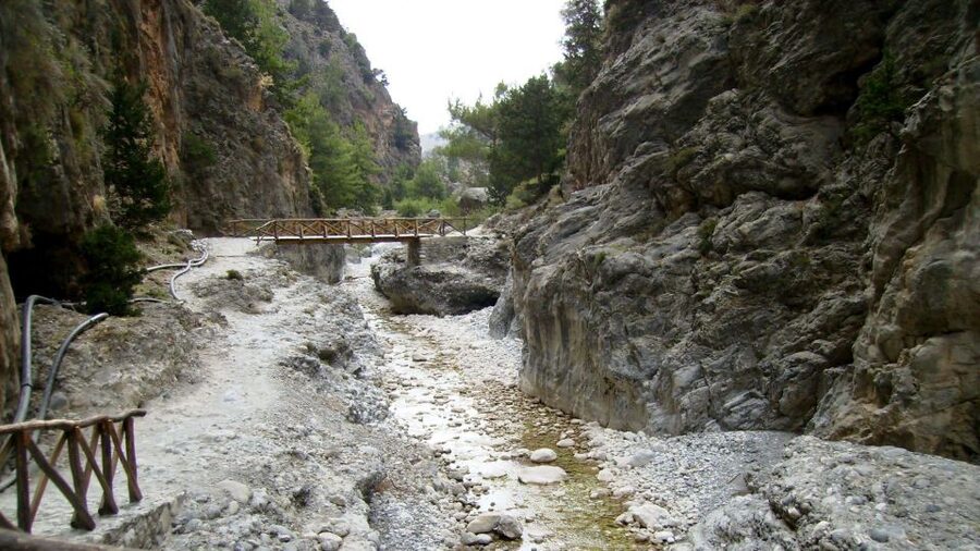 From Rethymno/Chania: Imbros Gorge Hike - Mid-gorge breaks, water reality, and small rest stops