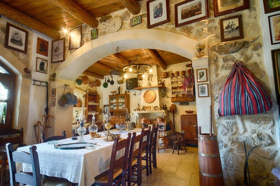 From Rethymno: Cretan Night Music, Food & Dancing - Key things to know before you go