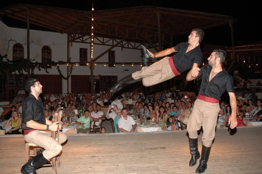 From Rethymno: Cretan Night Music, Food & Dancing - Pickup from Rethymno: the 18:30 start and the 19:30 vibe