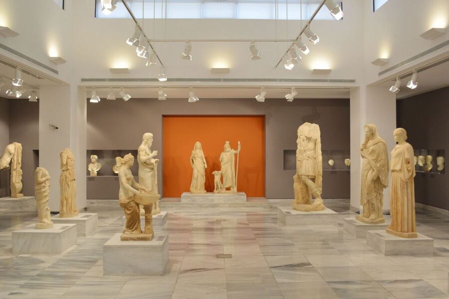 From Rethymno: Knossos Palace and Heraklion Guided Tour - Getting to Knossos from Rethymno: bus comfort and smart commentary
