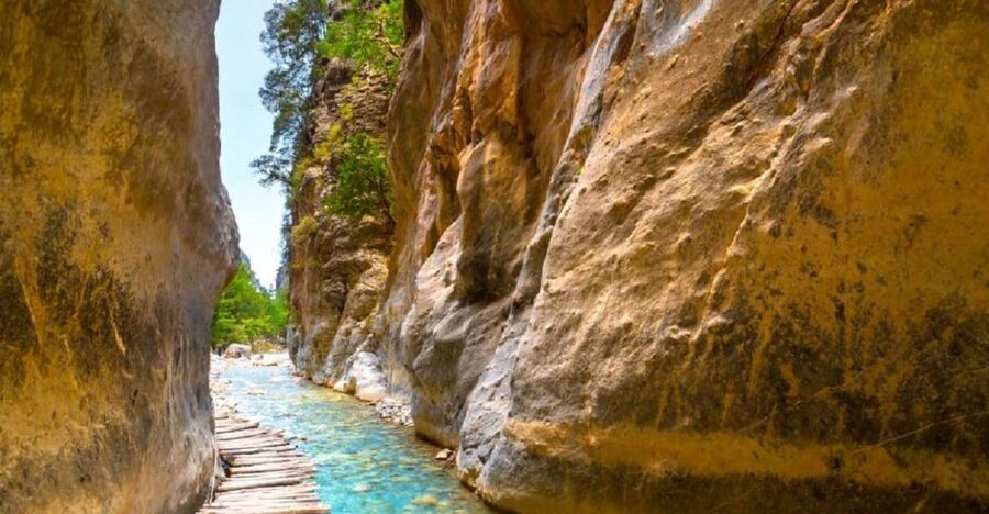 From Rethymno: Samariá Gorge Full-Day Hike - Entering Samaria Gorge from Rethymno: the long morning starts