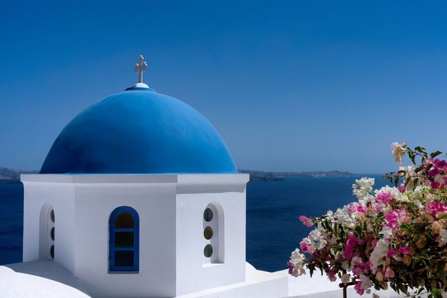 From Rethymno: Santorini Guided Tour and Cruise from Crete - The guided bus tour: how the guide turns icons into context