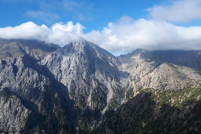 Gigilos summit adventure - Xepitira arch and the alpine feel: where the route turns wilder