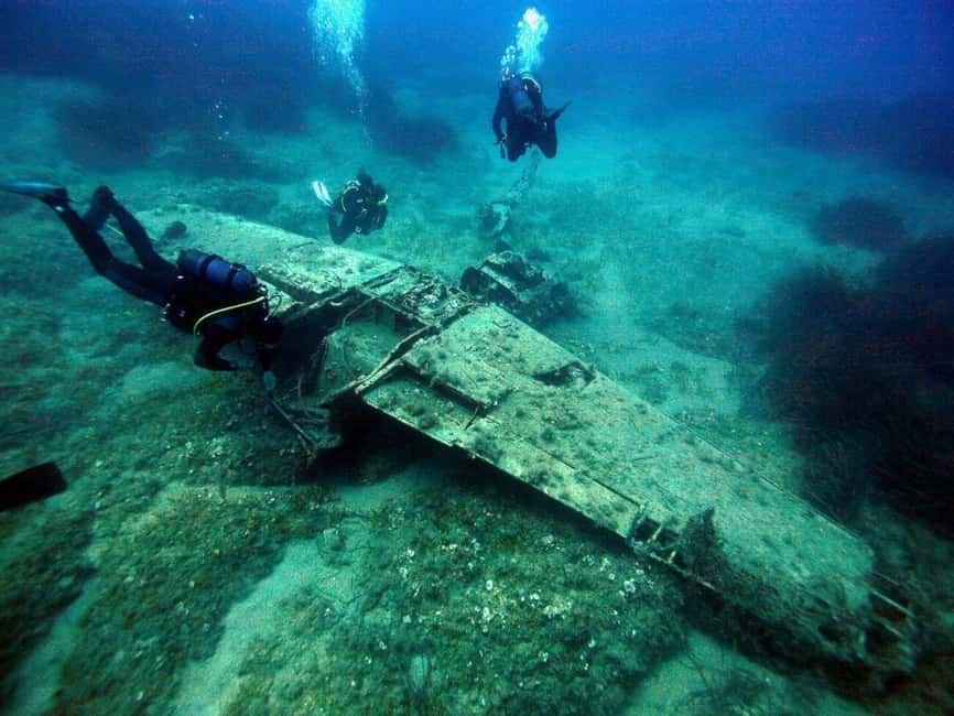 Guardians of the Blue: Theodorou & Lazareta Cruise - Lazareta Island: Venetian quarantine history, modern stillness
