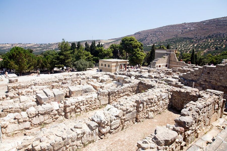 Heraklio:Knossos Palace-Museum-Heraklio ALL IN SKIP The line - The bilingual guide setup, and how to make it work for you