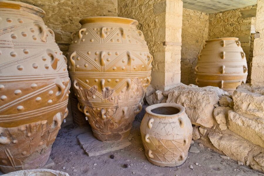 Heraklion: Archeological Museum of Heraklion Entrance & Tour - Pottery and royal jewelry, yes, and how to photograph them well