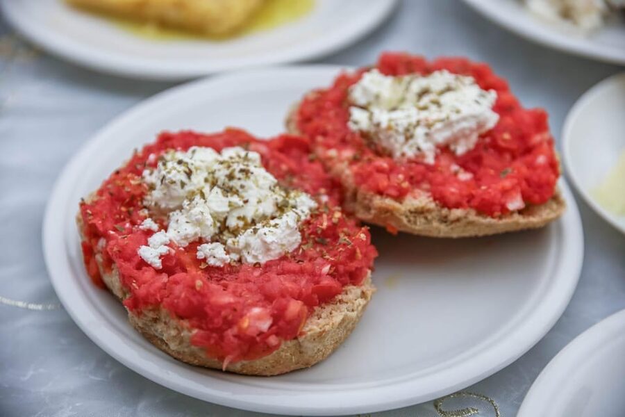Heraklion City: Greek Food Tasting Walking Tour - The 4-Hour Walk: What the Evening Feels Like