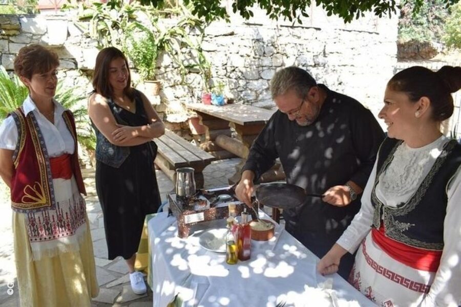 Heraklion: Cretan Cooking Lesson with Lunch in Arolithos - The snack and wine rhythm that makes the meal feel Cretan