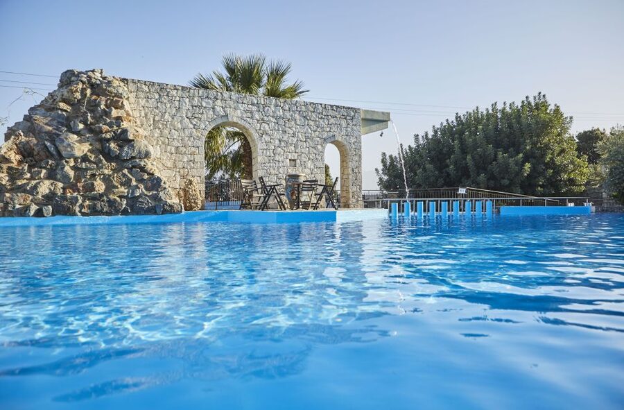Heraklion Crete: Cretan and Greek Dance Lesson at Arolithos - Should you book the Heraklion Cretan dance lesson at Arolithos?