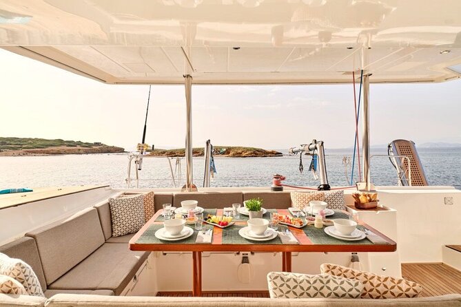 Heraklion: Dia Catamaran Cruise with Lunch by Top-50 Greek Chef - Lunch by chef Giorgos Chronakis: how the meal fits the day