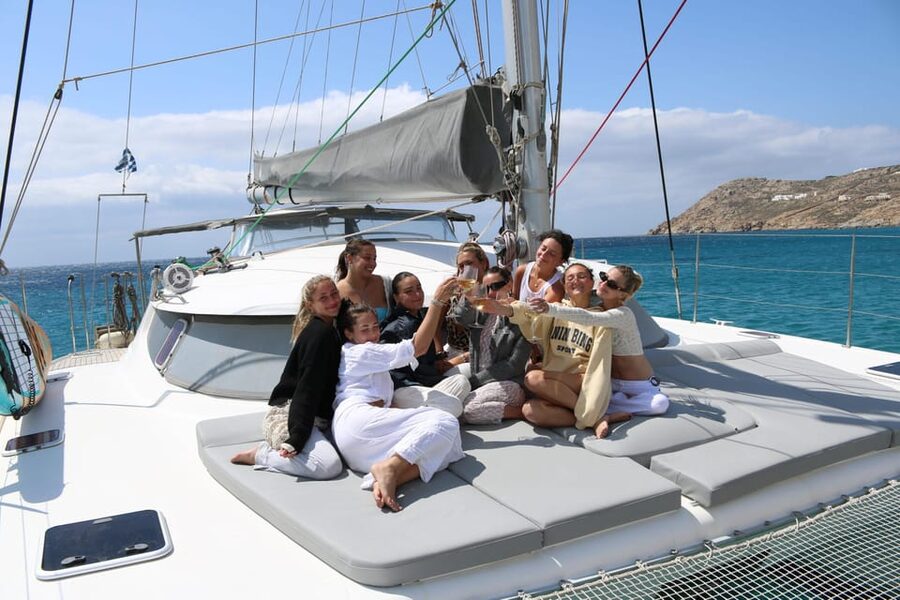 Heraklion: Dia Island Luxury Catamaran Cruise with Meal - Heraklion to Dia Island, a half-day at sea with structure