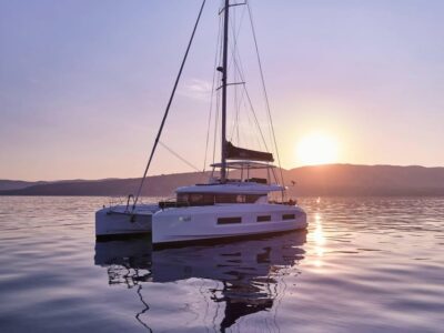 Dia Island Luxury Catamaran Cruise with Meal